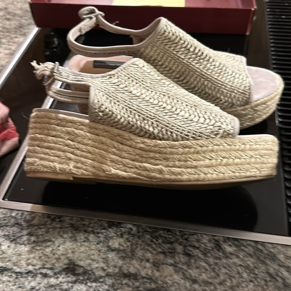 Sandals - Picture 3 of 4